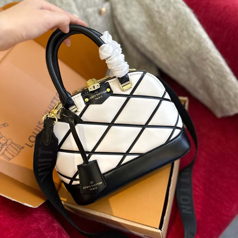 Alternative view of Louis Vuitton Alma BB Black 25Cm M23761