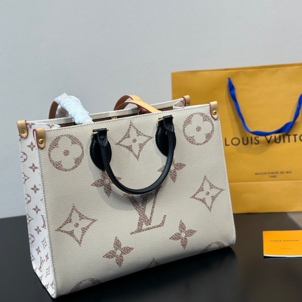 Alternative view of Louis Vuitton Onthego MM Monogram Canvas Beige 35Cm M46912