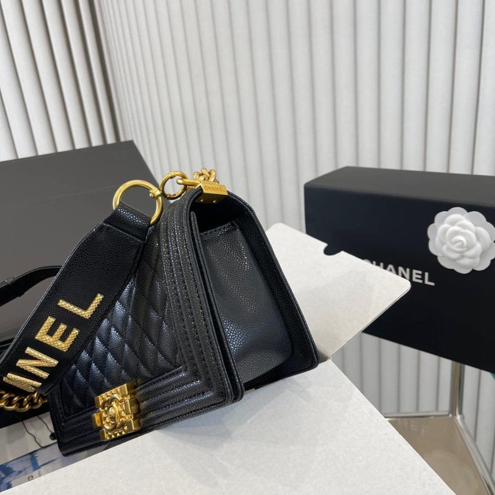 Alternative view of Chanel Medium Boy Quilted Black 25Cm