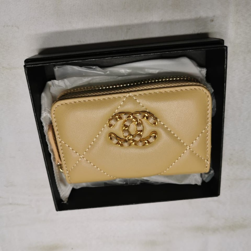 Alternative view of Chanel 19 Card Holder With Zipper Leather Beige Wallet 10Cm