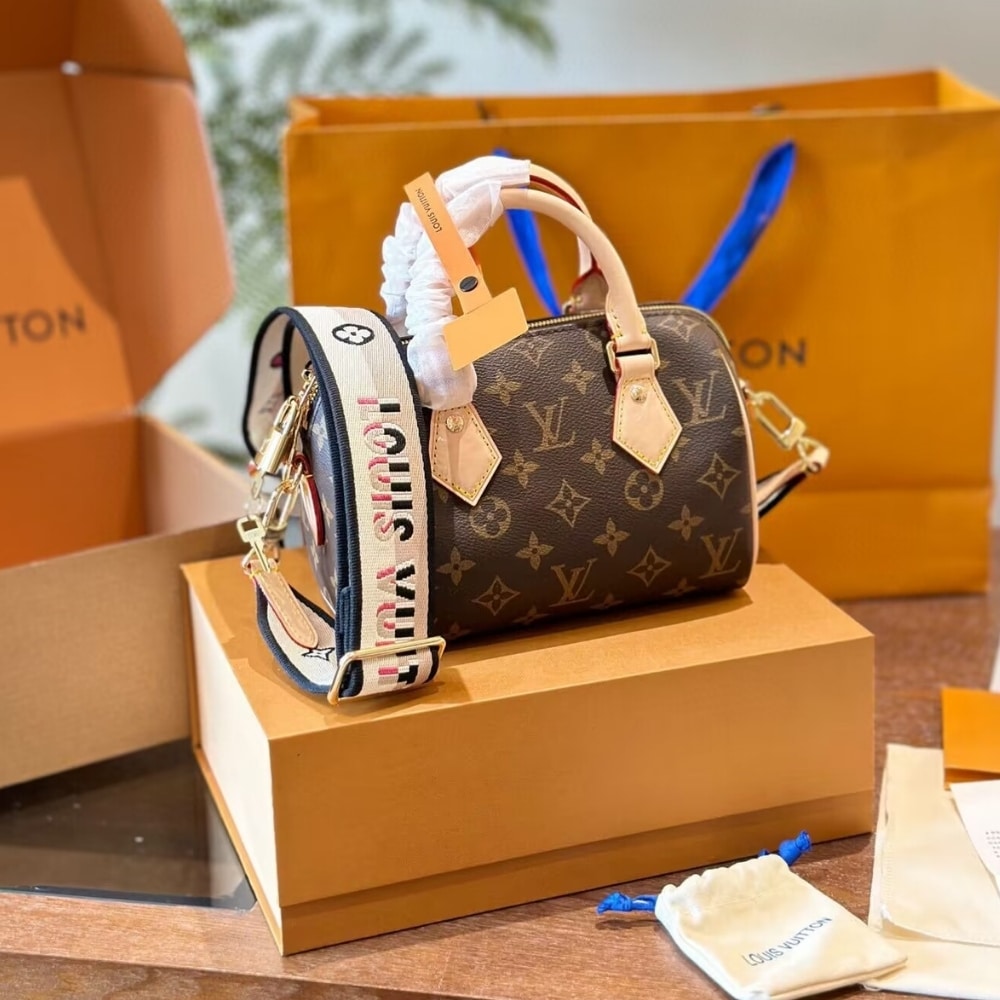 Alternative view of Louis Vuitton Speedy Bandoulière 20 Bag Black Strap Brown 20Cm M46234