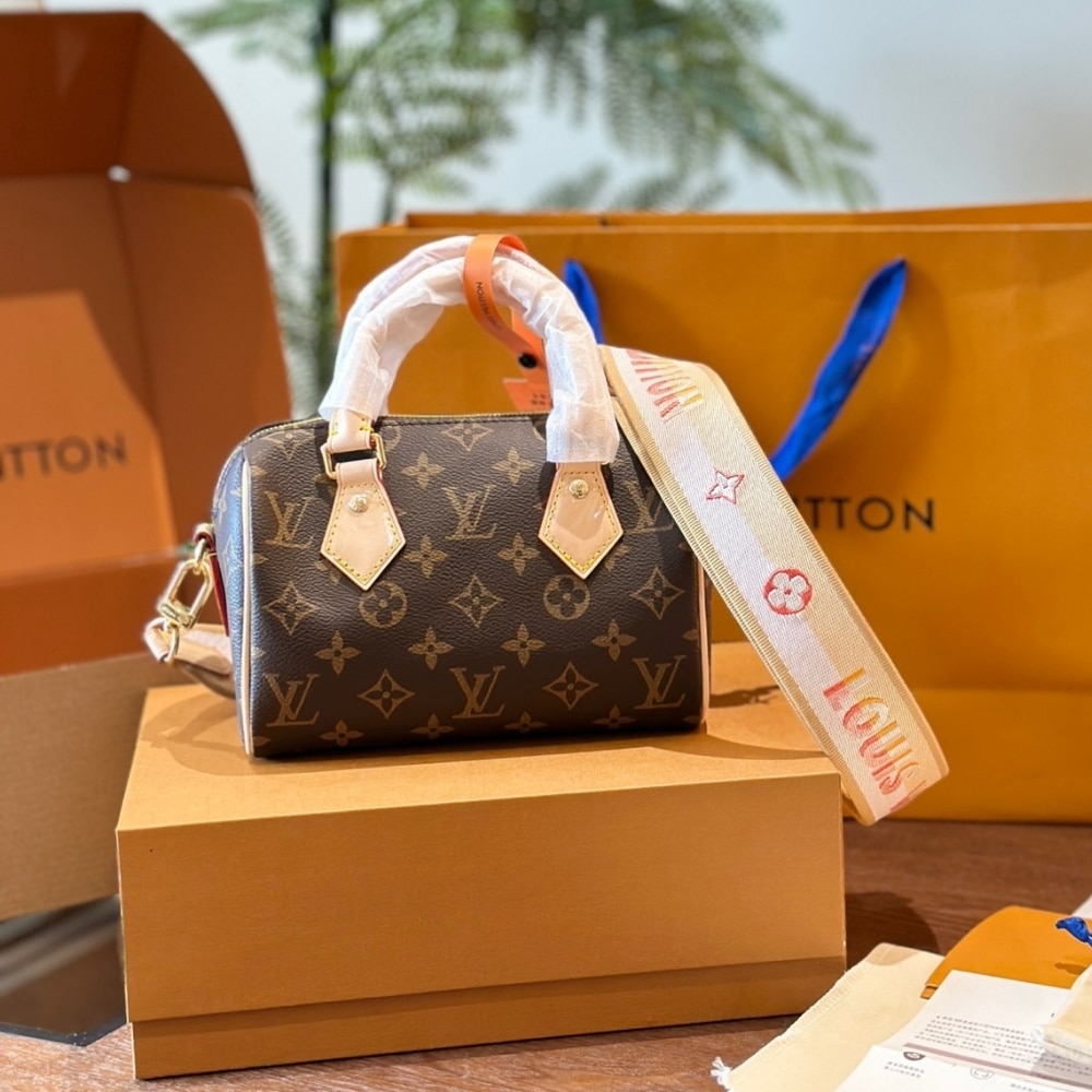 Alternative view of Louis Vuitton Speedy Bandoulière 20 Bag Pink Strap 20Cm M46222