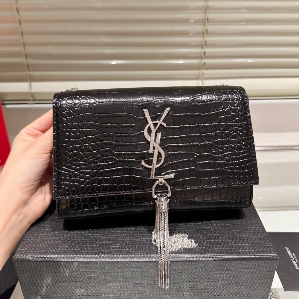Alternative view of Saint Laurent Kate Tassel Silver Hardware Black 19Cm