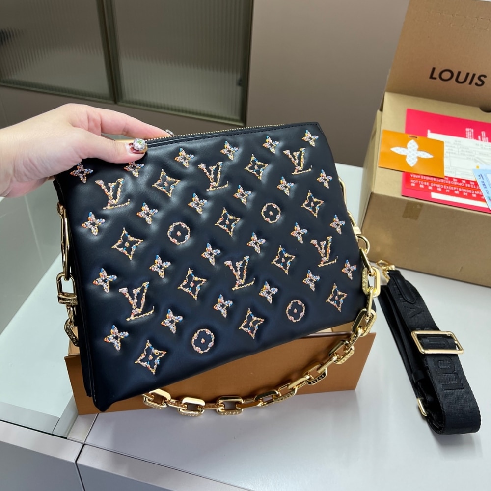 Alternative view of Louis Vuitton Coussin PM Black Gold 26Cm M12448