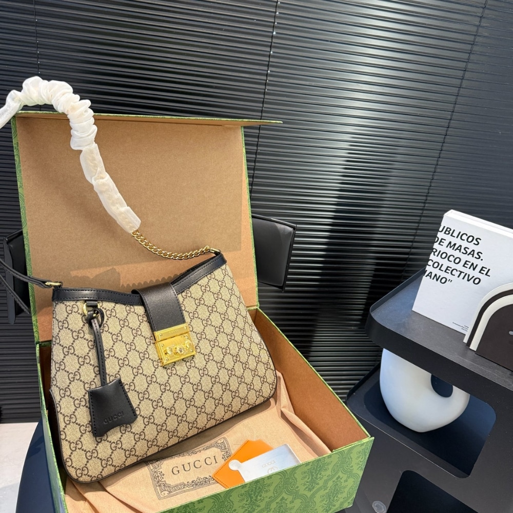 Alternative view of Gucci Padlock GG Medium Shoulder Bag Black 33Cm ‎795113 KHNKG 9769