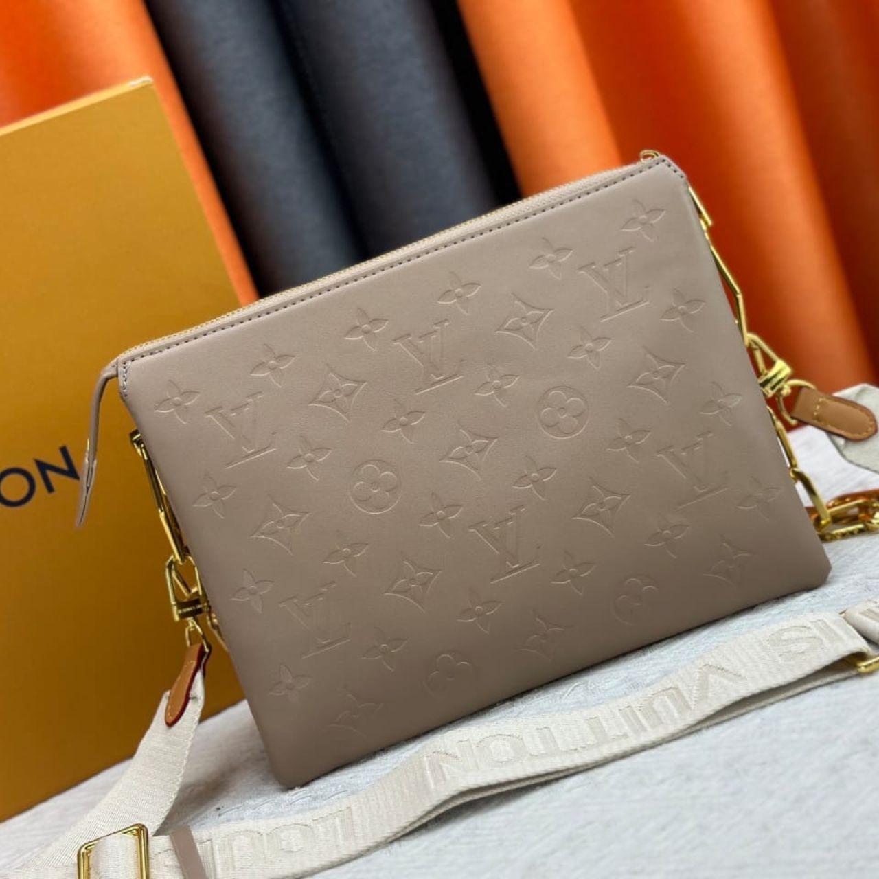 Louis Vuitton Coussin PM Taupe 26Cm M21263 - Image 3