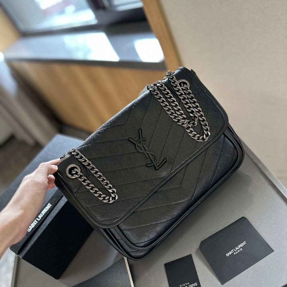 Alternative view of Saint Laurent Niki Medium In Vintage Leather Black 28Cm 6331580En041000