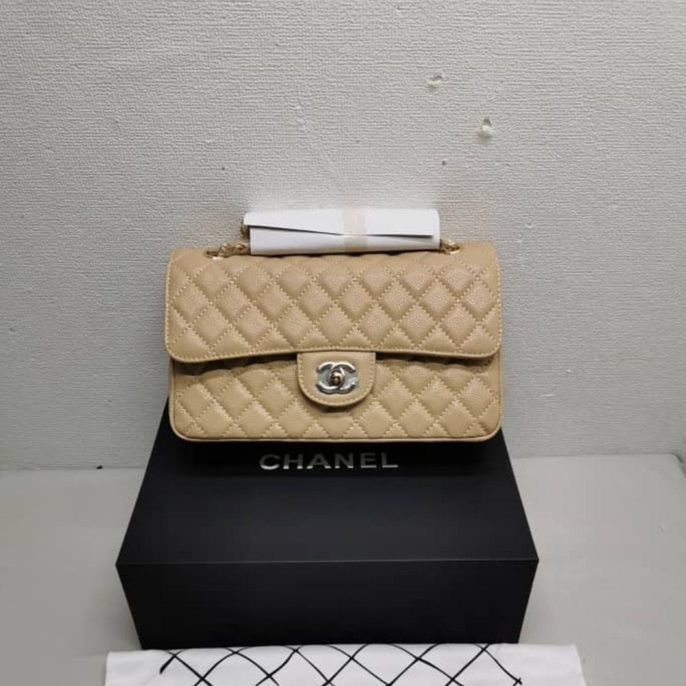 Alternative view of Chanel Classic Grain Gold Hardware Handbag Beige 25Cm A01112