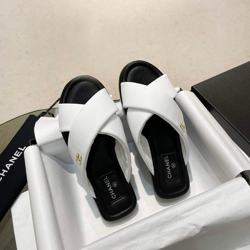 Alternative view of Chanel CC Logo Criss Cross Slides White