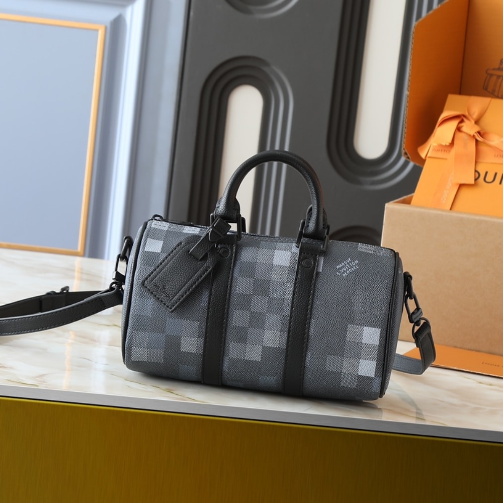 Alternative view of Louis Vuitton Keepall Bandoulière 25 Black 25Cm M14919
