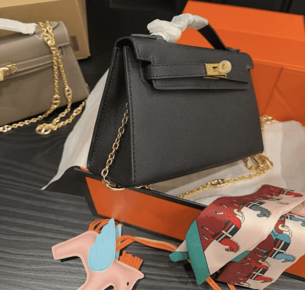 Alternative view of Hermes Kelly Mini Epsom Handbag Black And Gold 20Cm