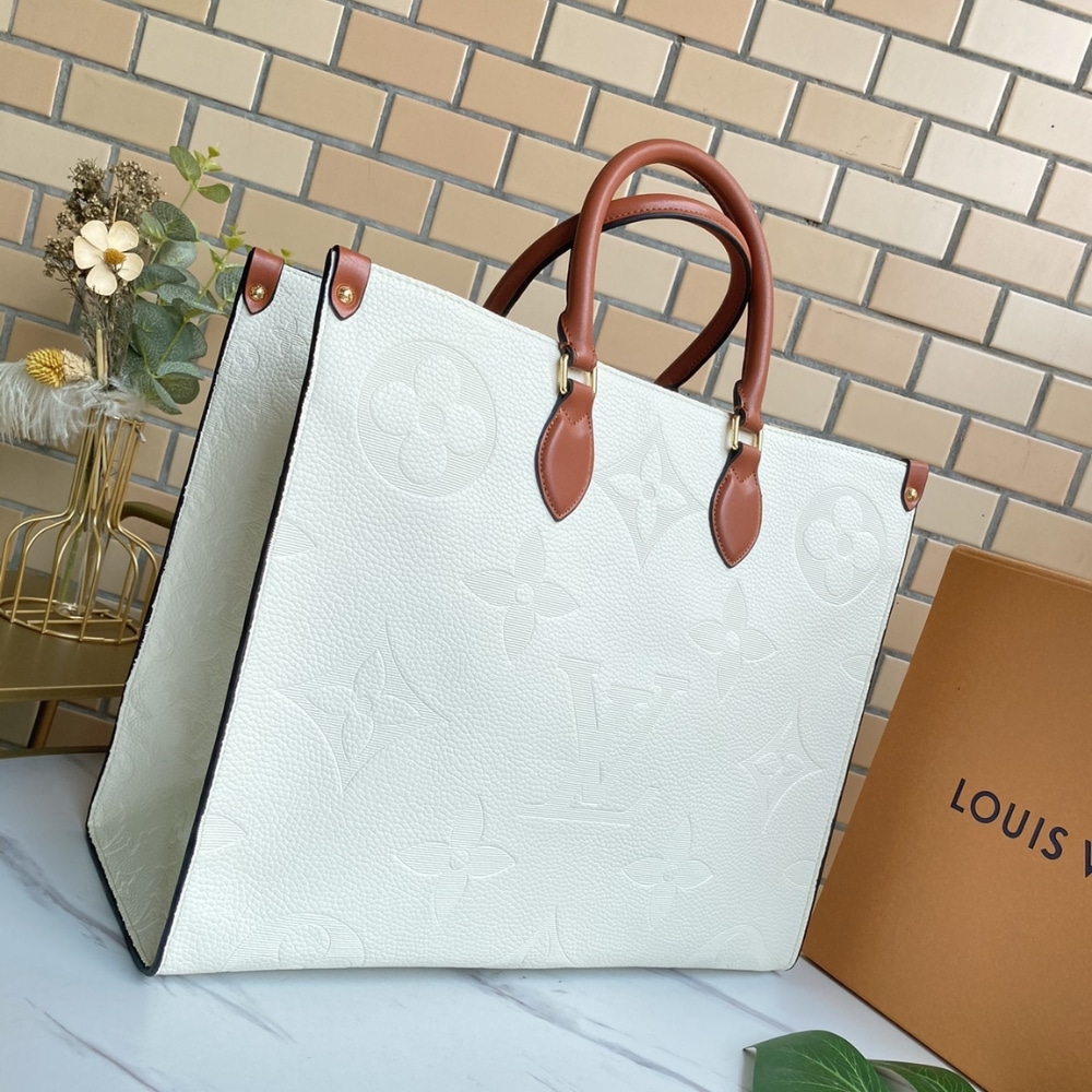Alternative view of Louis Vuitton Onthego GM White Bag 41Cm M44558