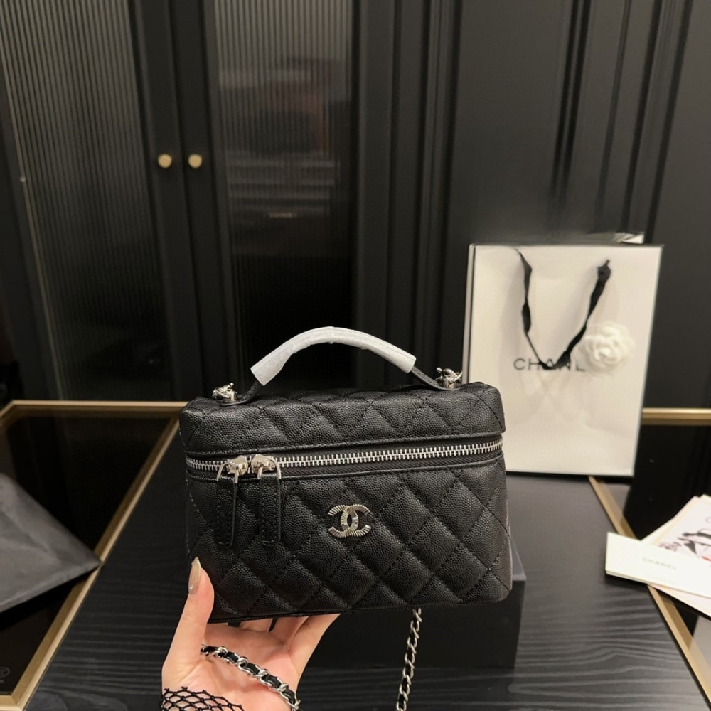 Alternative view of Chanel 25C Matelasse Vanity Black 19Cm
