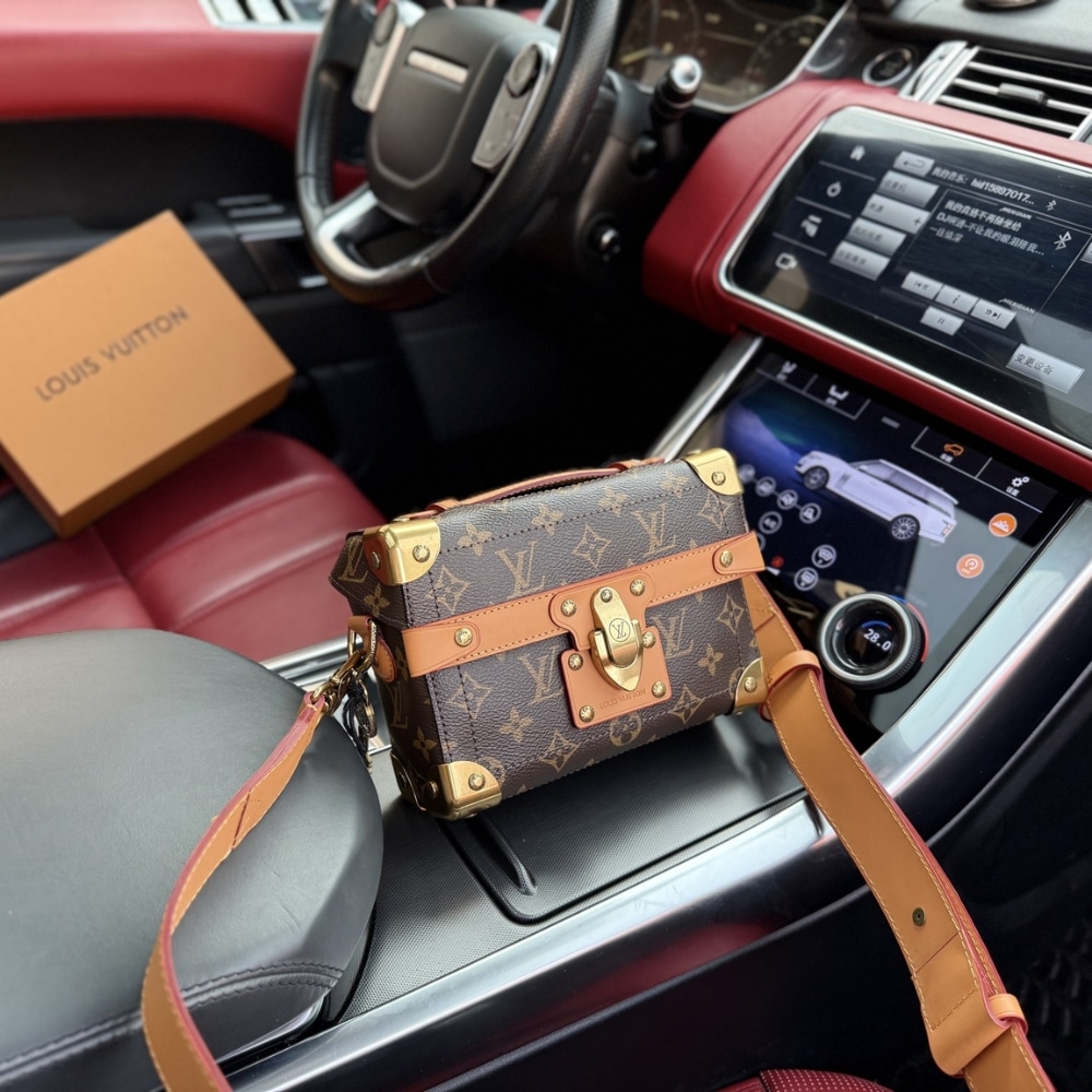 Alternative view of Louis Vuitton Soul Trunk Monogram Dust Coated Canvas 19Cm M11535