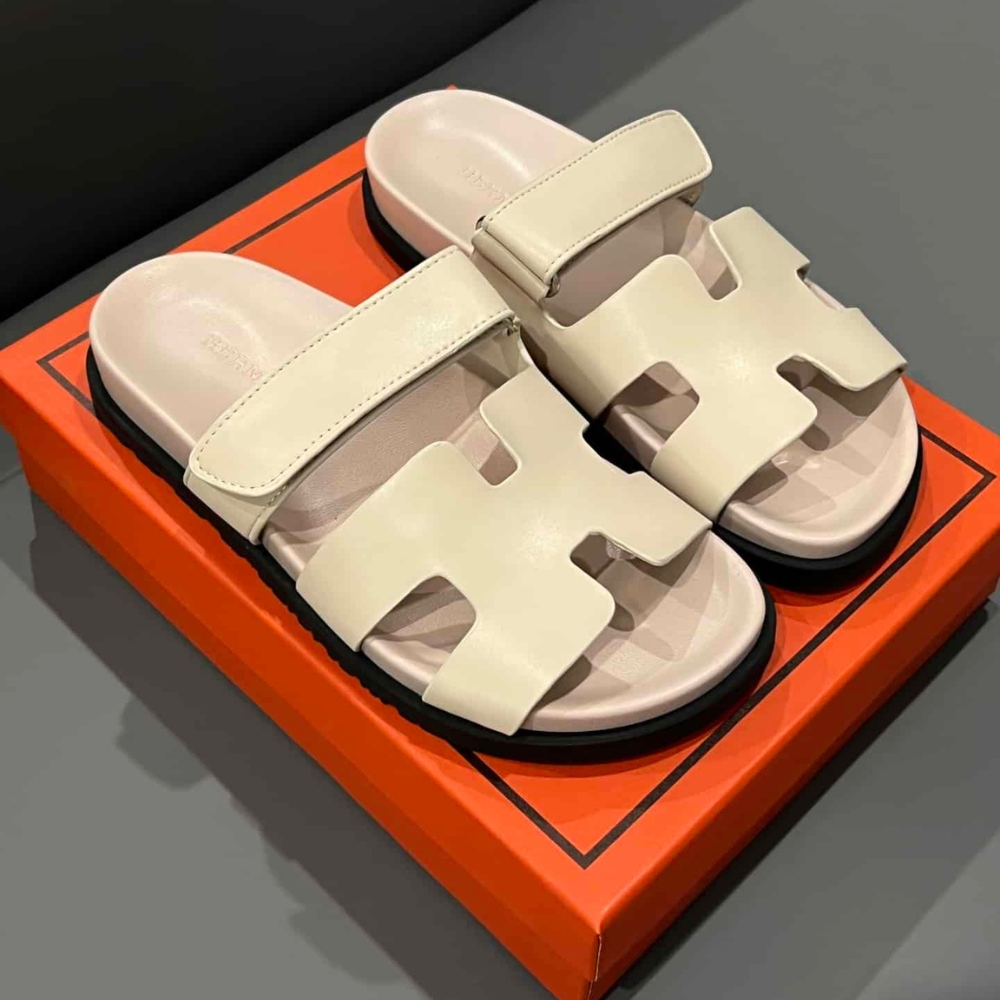 Alternative view of Hermes Chypre Sandal Calfskin Beige