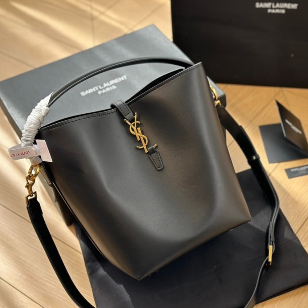 Alternative view of Saint Laurent Le 37 In Shiny Black 25Cm 7428282R20W1000