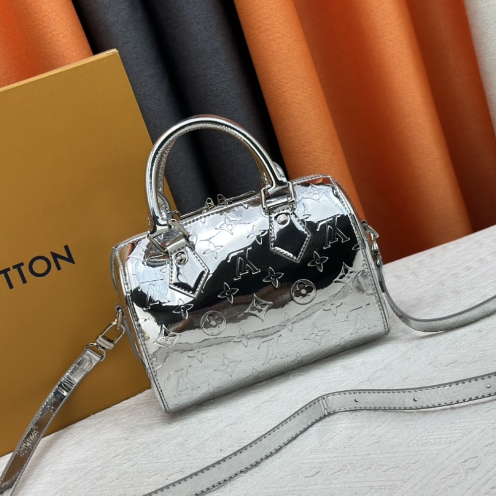 Alternative view of Louis Vuitton Speedy Bandoulière 20 Silver 20Cm M11987