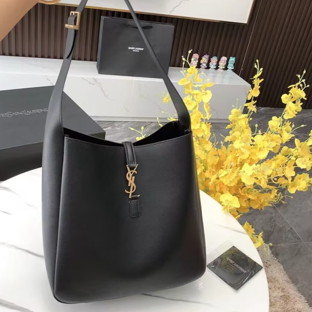 Alternative view of Louis Vuitton Le 5 À 7 Supple Large In Grained Black 31Cm 753837AAAUQ1000