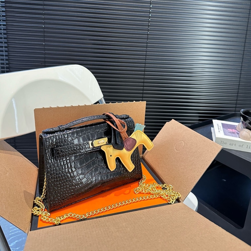 Alternative view of Hermes Kelly Mini Pochette Shiny Alligator Black 21Cm