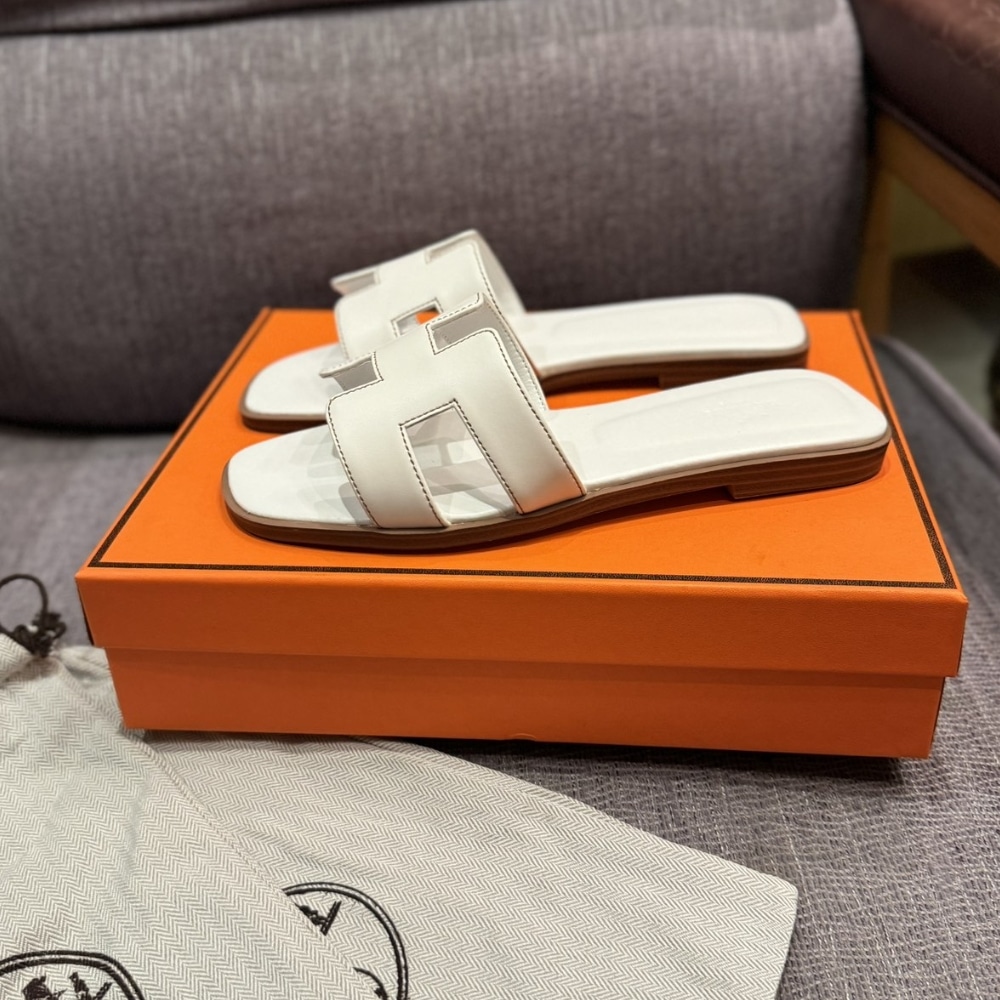 Alternative view of Hermes Oran Sandal Blanc H021056Z 02350