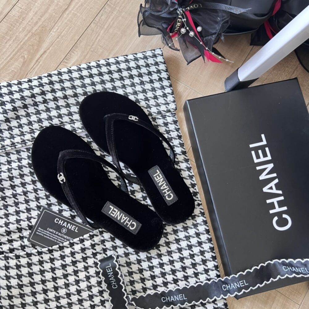 Alternative view of Chanel Thongs Slipper Velvet In Black G45716 B16716 94305