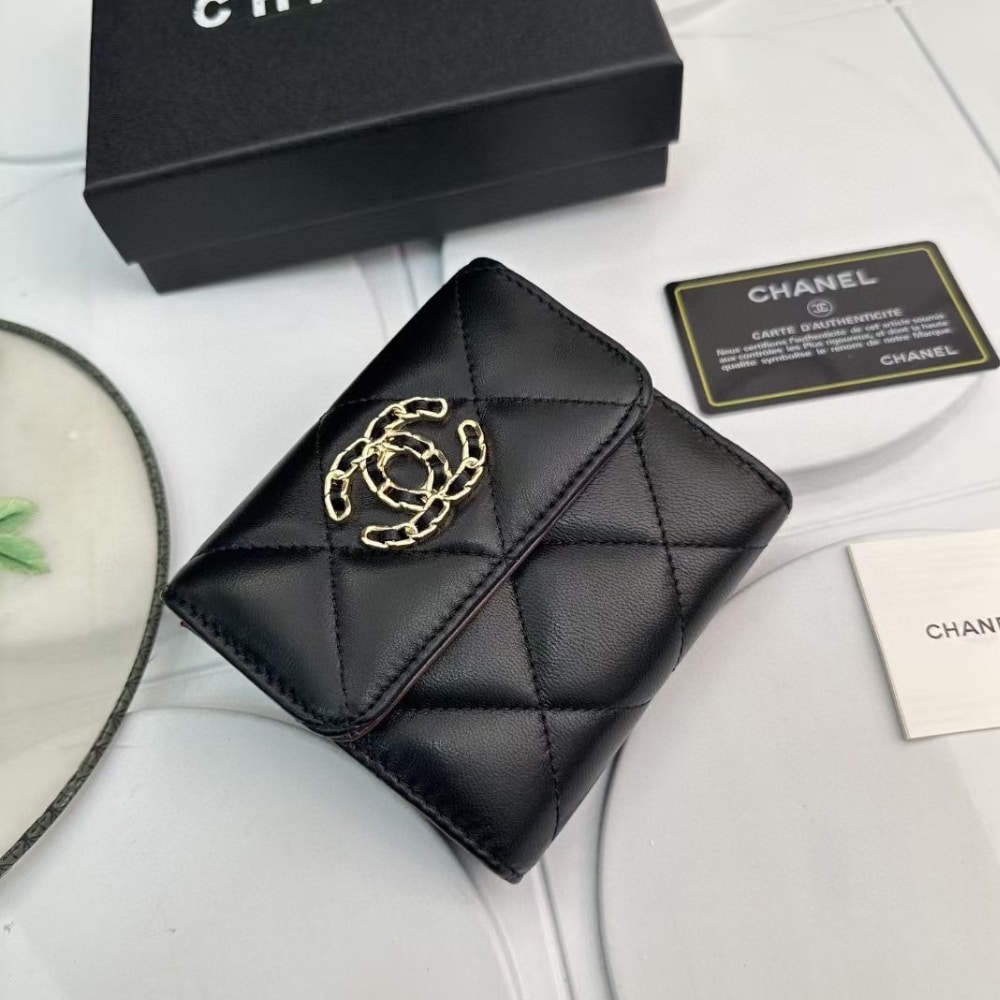 Alternative view of Chanel 19 Flap Card Holder Black 11Cm AP1790 B04852 94305