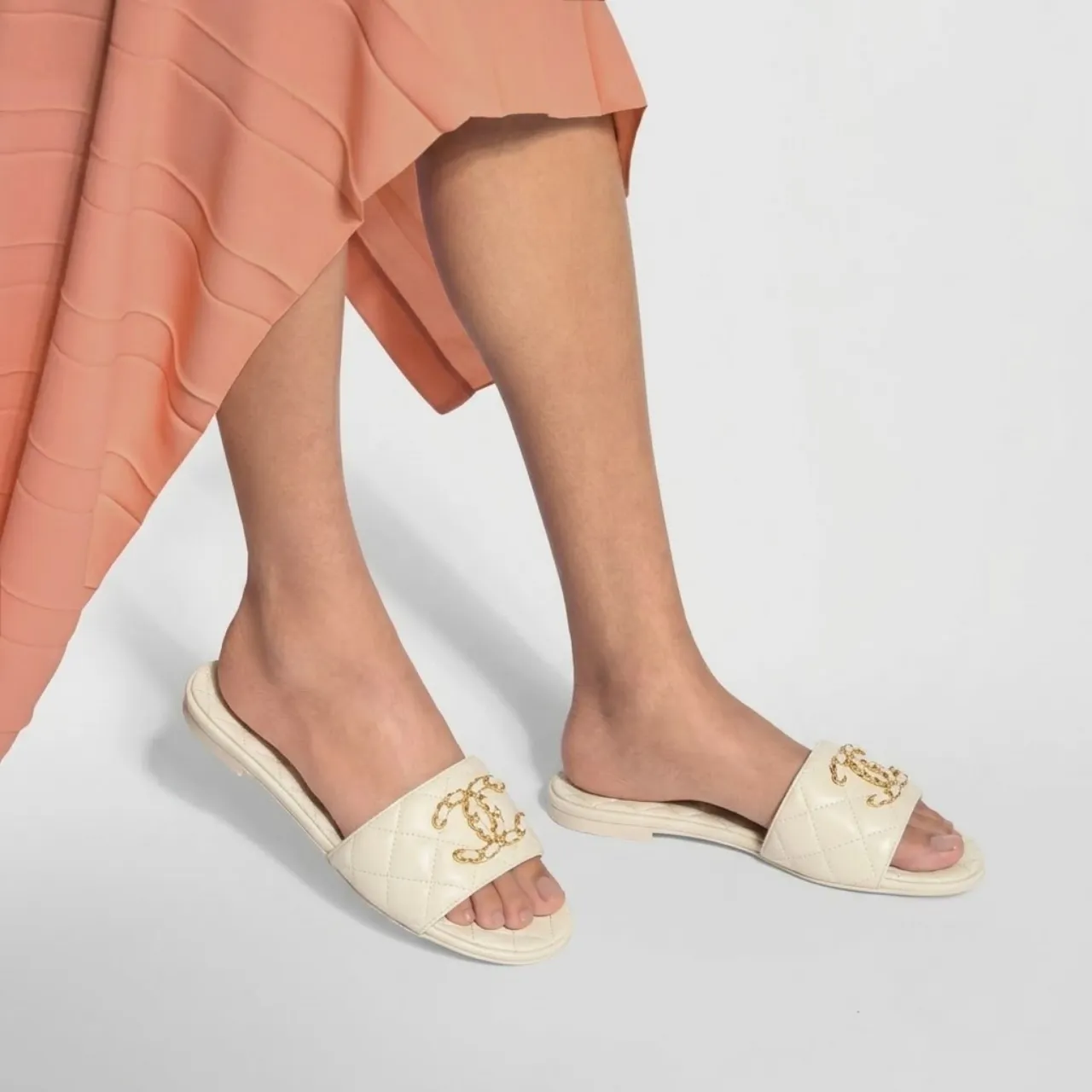 Chanel 23P Quilted CC Chain Mule Sandal White - Image 2