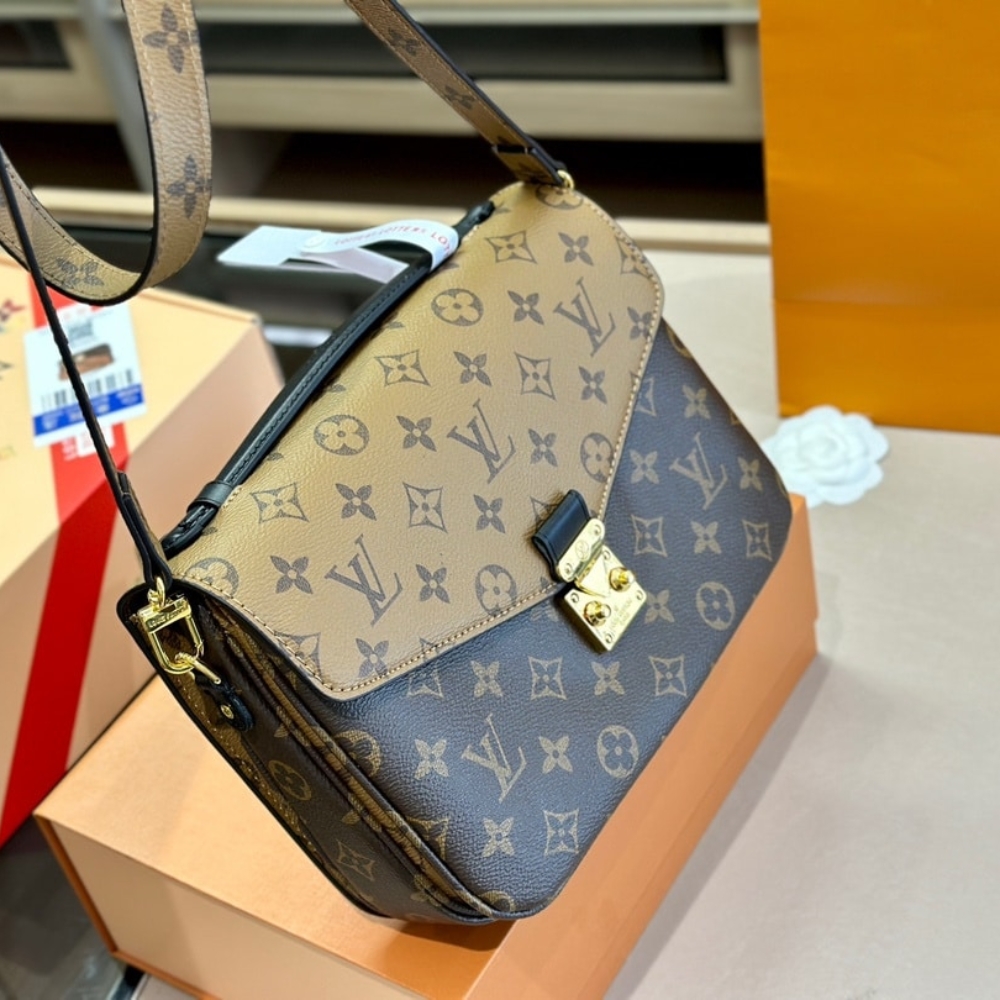 Alternative view of Louis Vuitton Pochette Métis Monogram Reverse 25Cm
