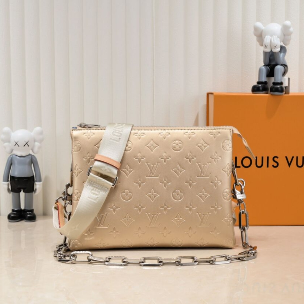 Alternative view of Louis Vuitton Coussin PM Gold 26Cm M59278