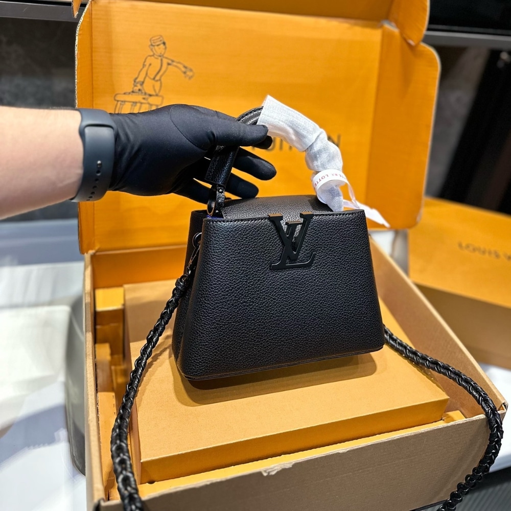 Alternative view of Louis Vuitton Capucines East West Mini Optic Black 19Cm M23955