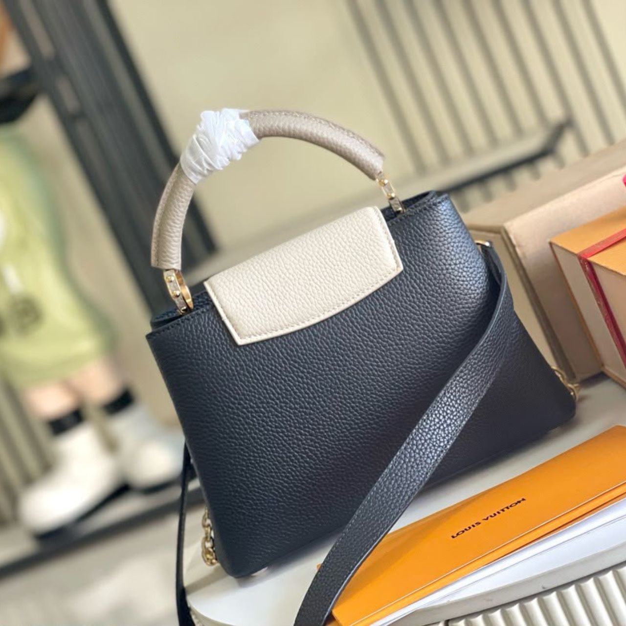Louis Vuitton Capucines Black And Grey 27Cm M20708 - Image 6