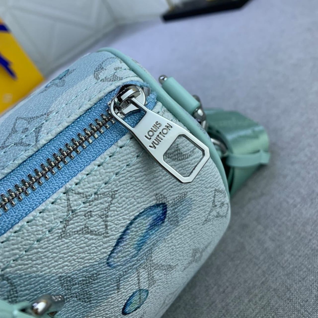 Louis Vuitton Keepall Bandouliere Crystal Green 25Cm M22527 - Image 8