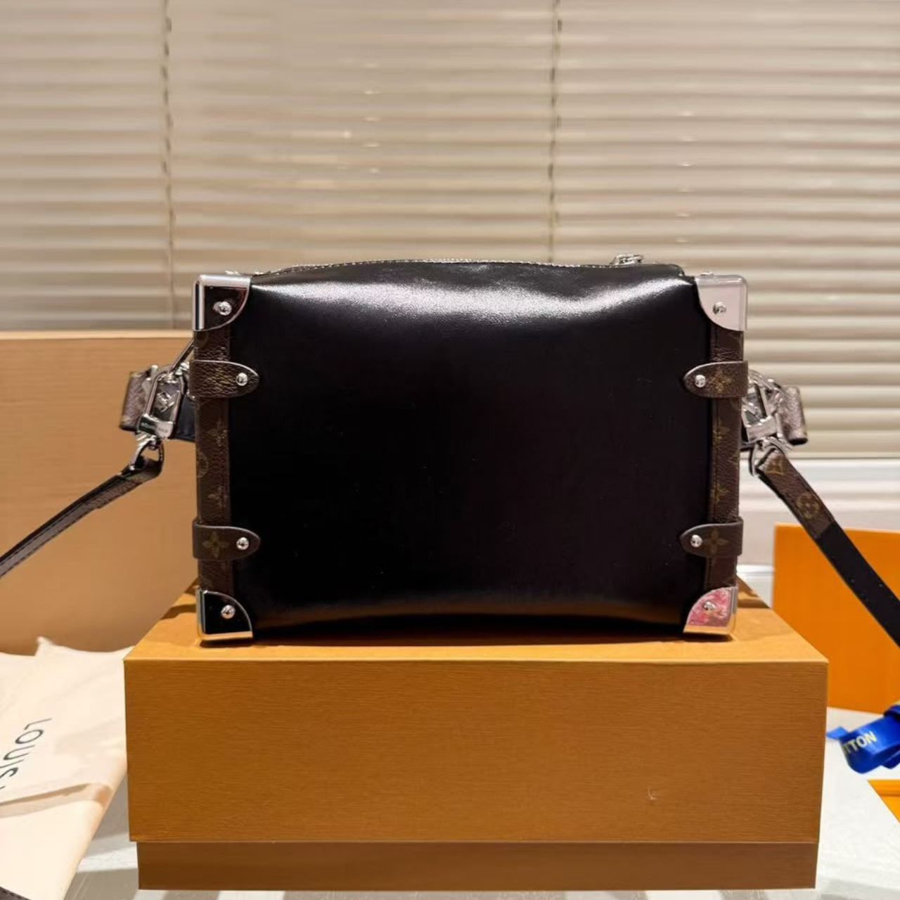 Louis Vuitton Side Trunk Vibe MM Black 23.5cm M15195 - Image 5