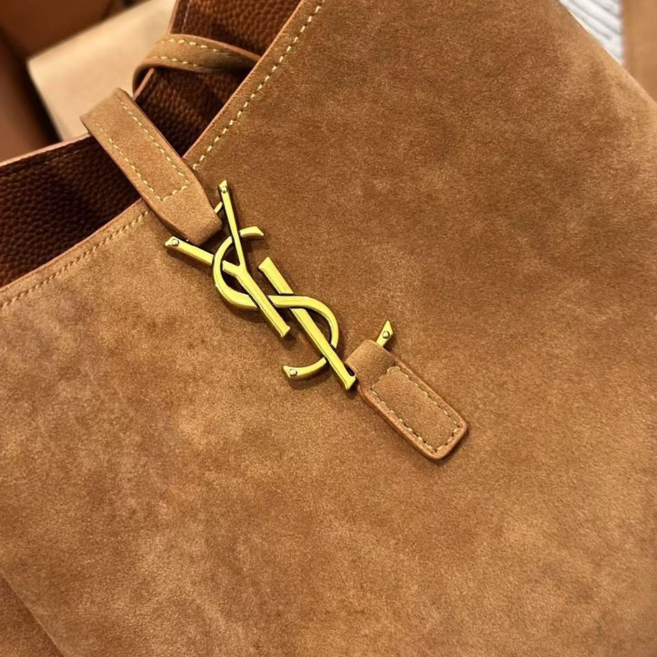 Saint Laurent Le 5 A 7 Supple In Suede Golden Brown 24Cm - Image 5