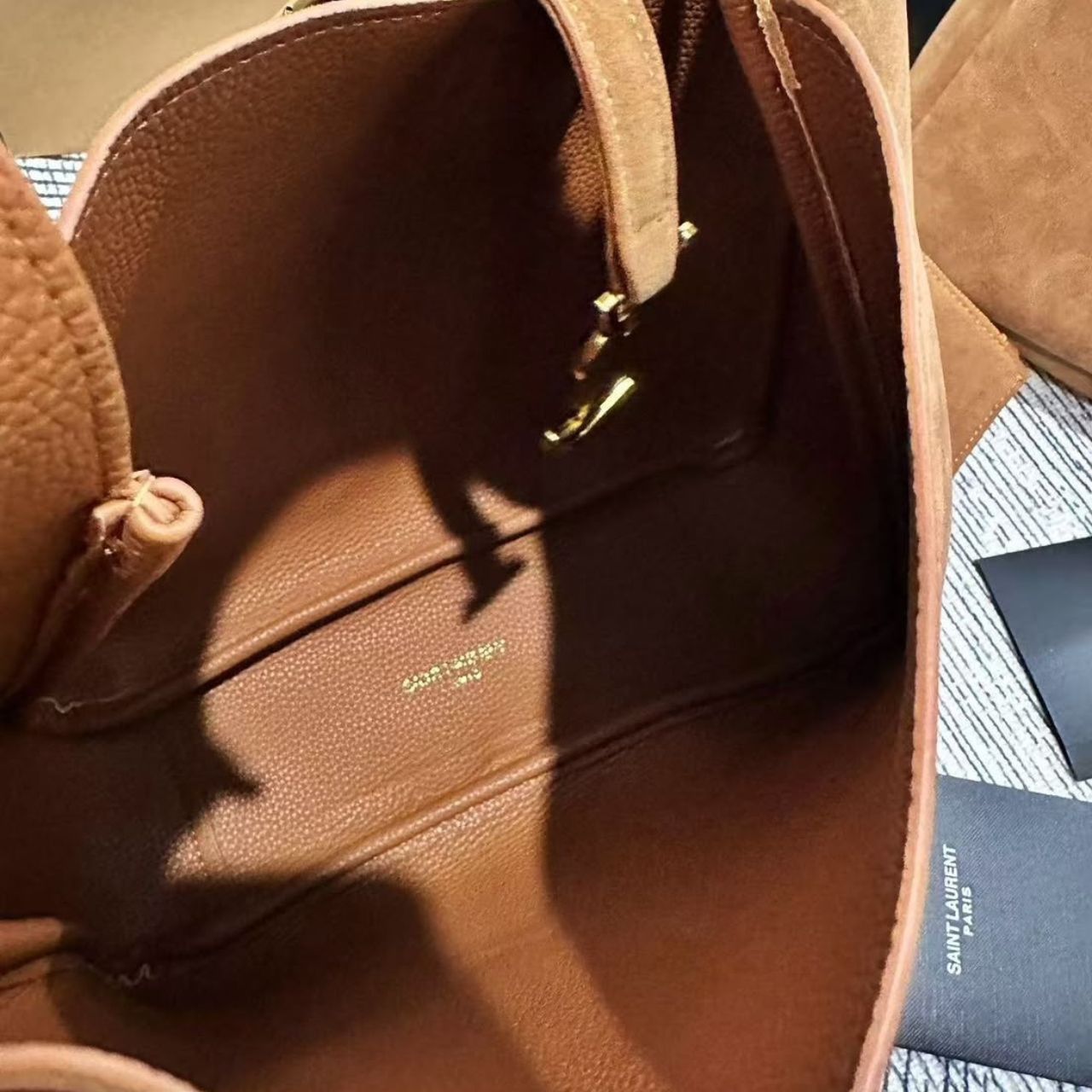 Saint Laurent Le 5 A 7 Supple In Suede Golden Brown 24Cm - Image 7