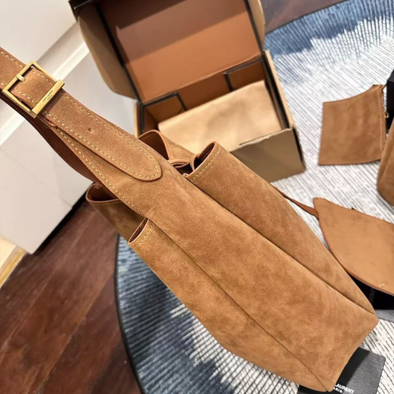 Saint Laurent Le 5 A 7 Supple In Suede Golden Brown 24Cm - Image 8