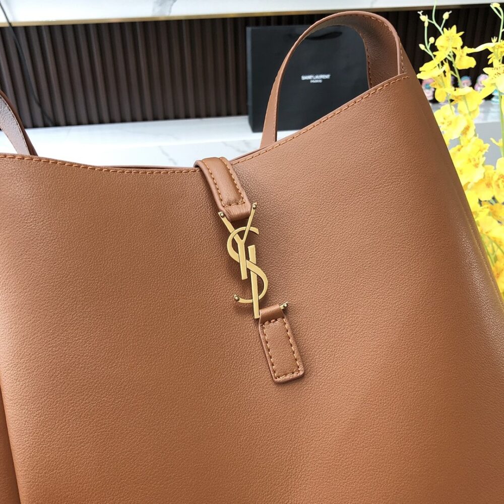 Alternative view of Louis Vuitton Le 5 À 7 Supple Large In Grained Brown 31Cm 713938AAAUQ2536
