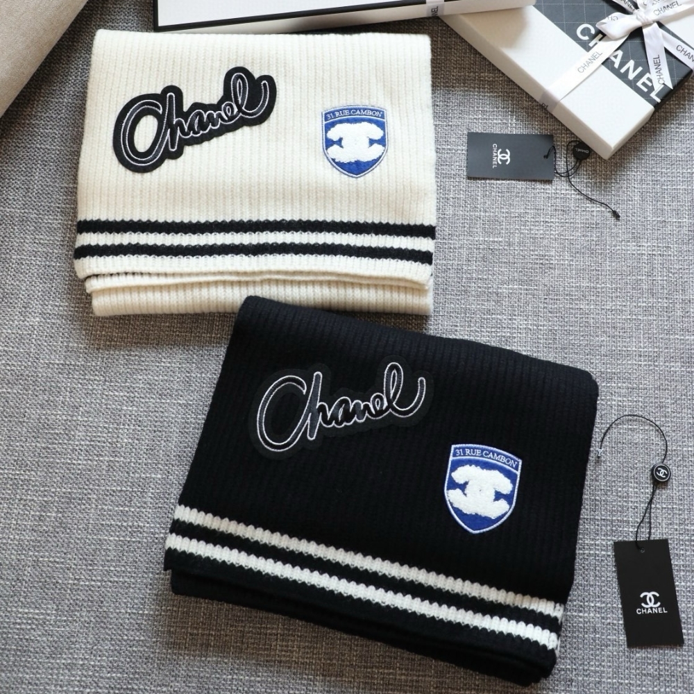 Alternative view of Chanel 24B Cashmere Knitted Badge Scarf White 180Cm