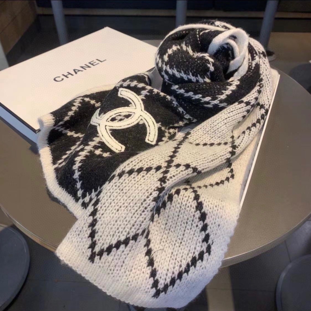 Alternative view of Chanel Cashmere Silk Quilted Cc Scarf Black White 195Cm