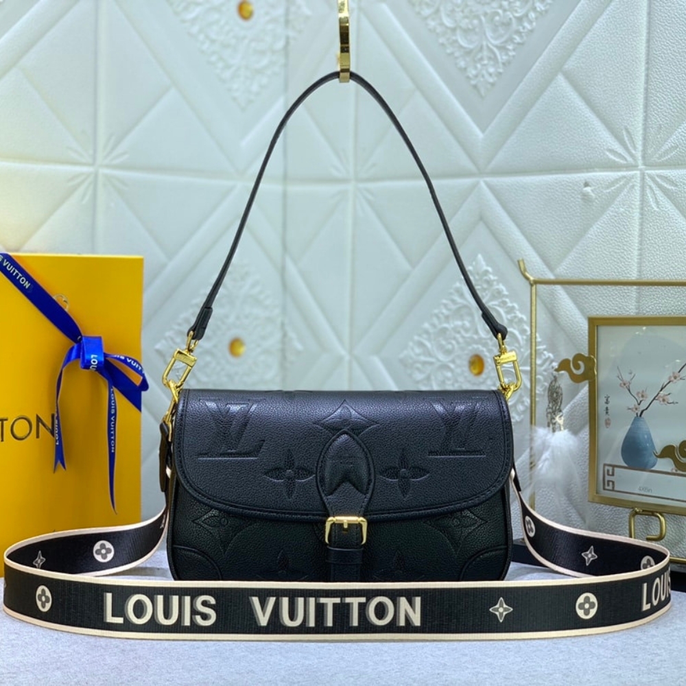 Alternative view of Louis Vuitton Diane Monogram In Black 23Cm M46386