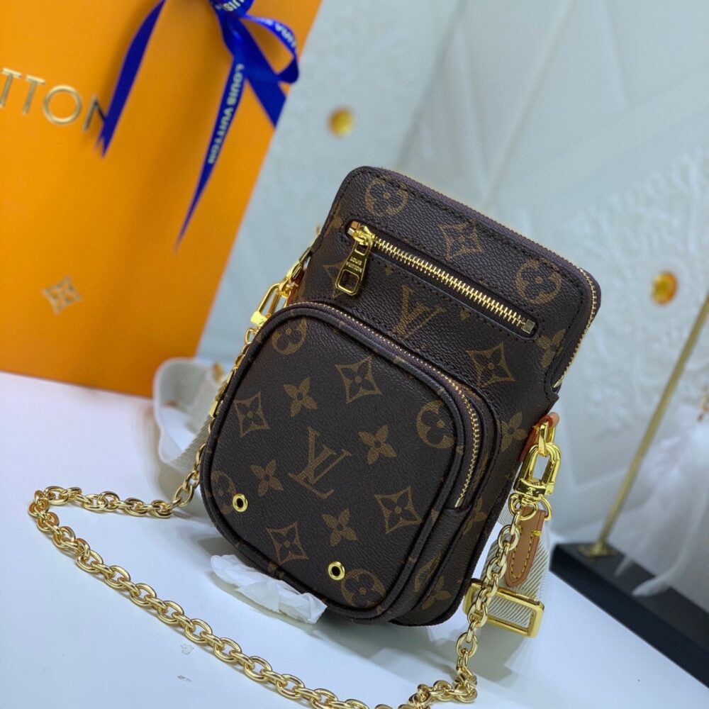 Alternative view of Louis Vuitton Utility Phone Pocket 19Cm M80746