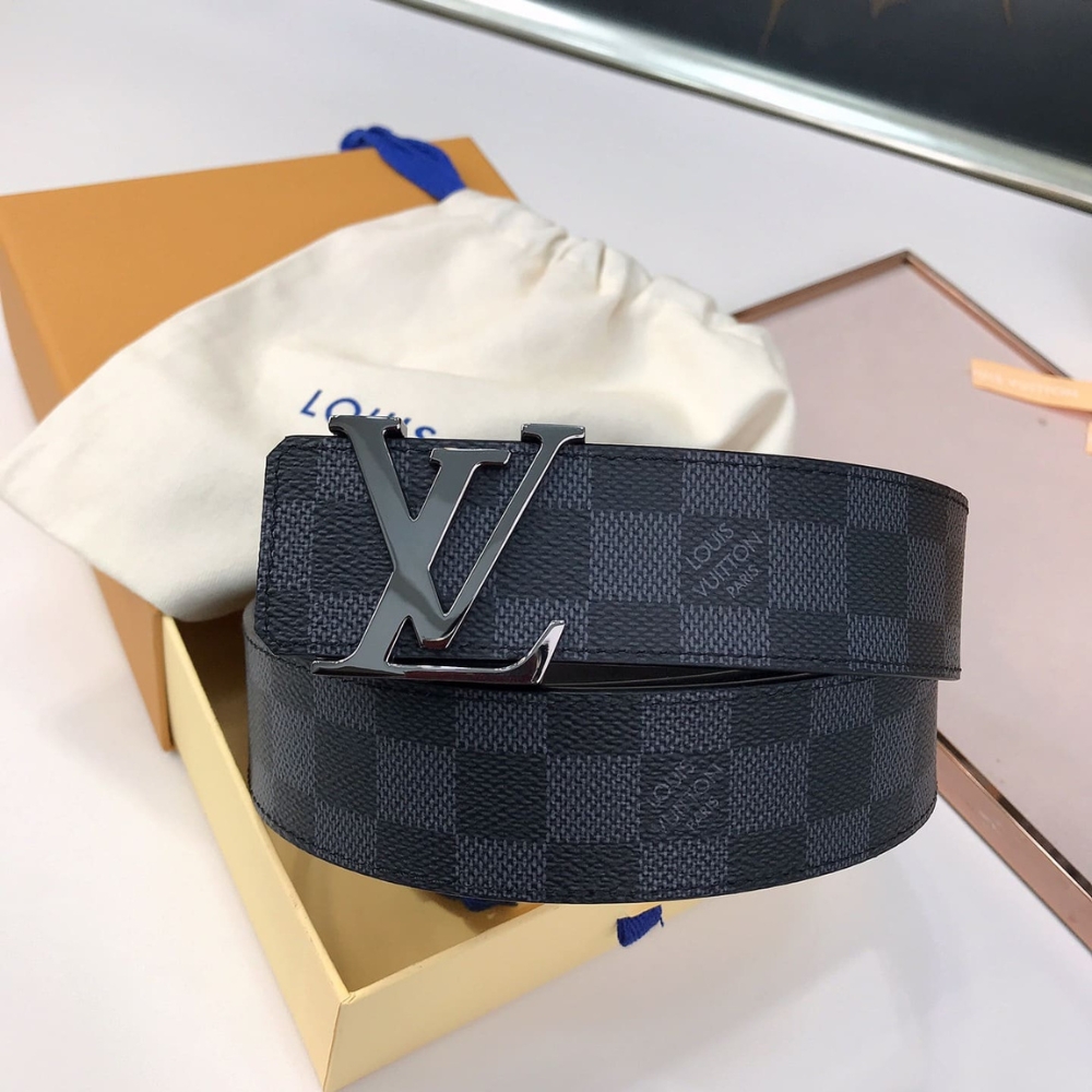 Alternative view of Louis Vuitton Ceinture LV Initiales Reversible 4Cm