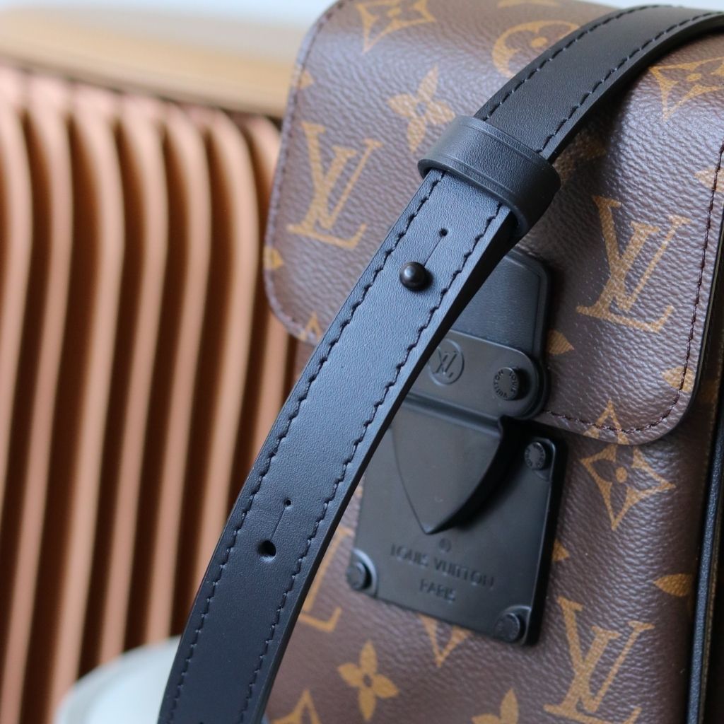 Louis Vuitton S-Lock Vertical Wearable Wallet Brown Monogram 12Cm M81522 - Image 6