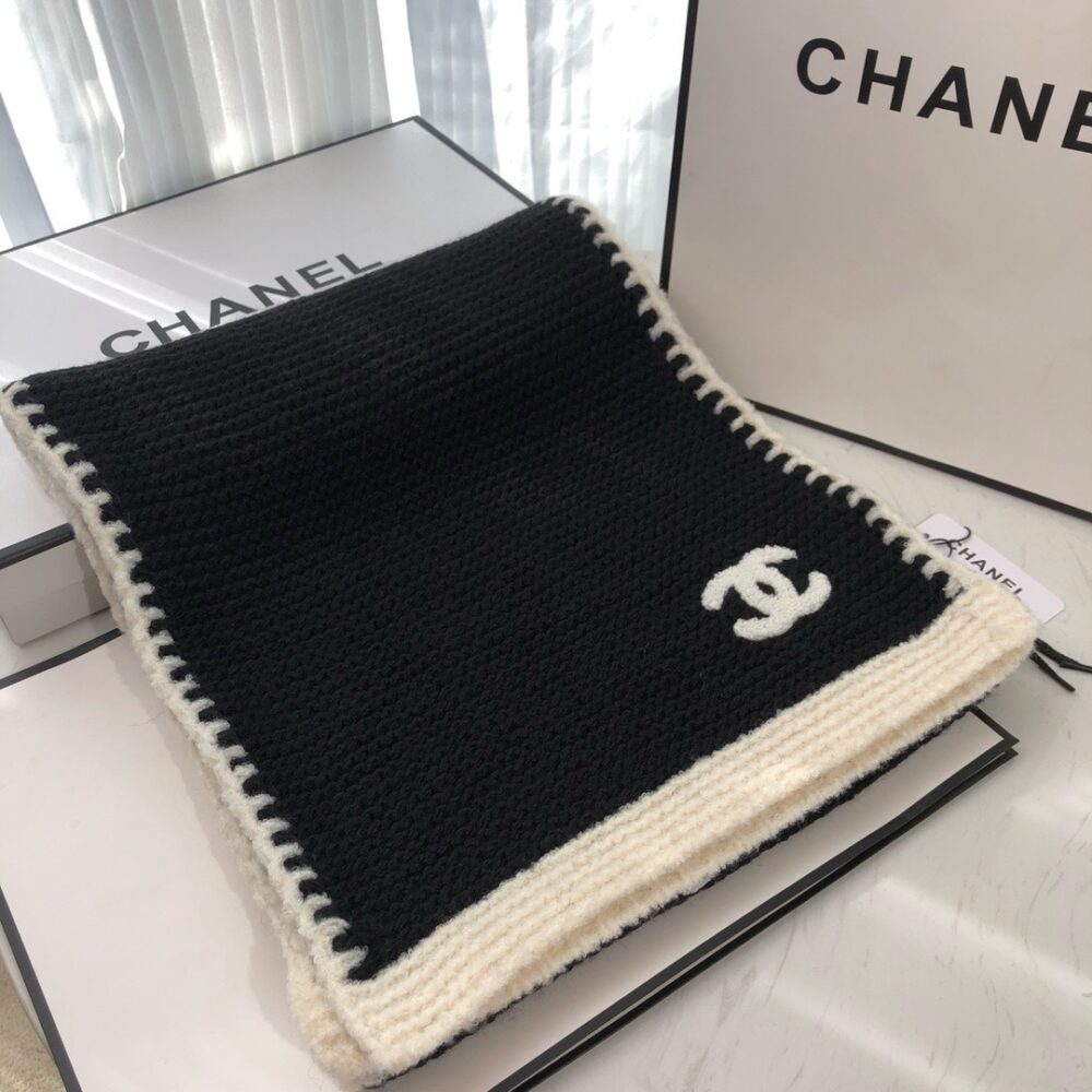 Alternative view of Chanel 23A Cashmere Scarf Black And White 170Cm