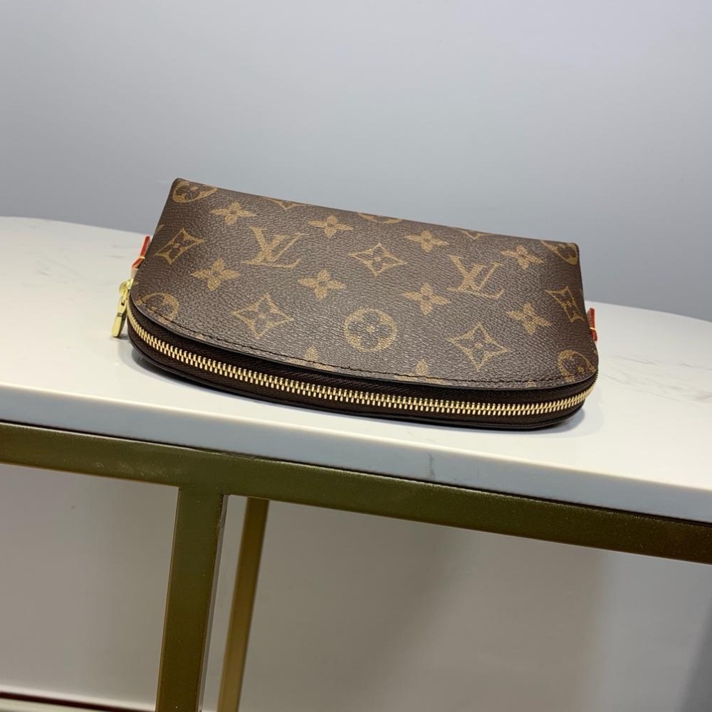 Alternative view of Louis Vuitton Cosmetic Pouch PM Monogram Canvas 19cm LV M47515