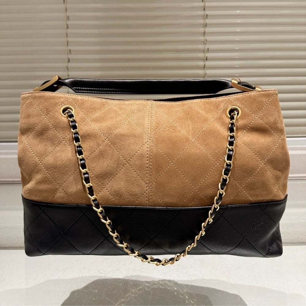 Alternative view of Chanel Shopping Bag Shiny And Gold Tone Metal Beige Black 36Cm AS5657 B20827 U1536