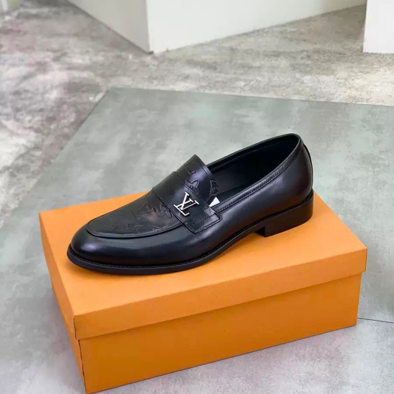 Louis Vuitton Men Loafers Black - Image 9