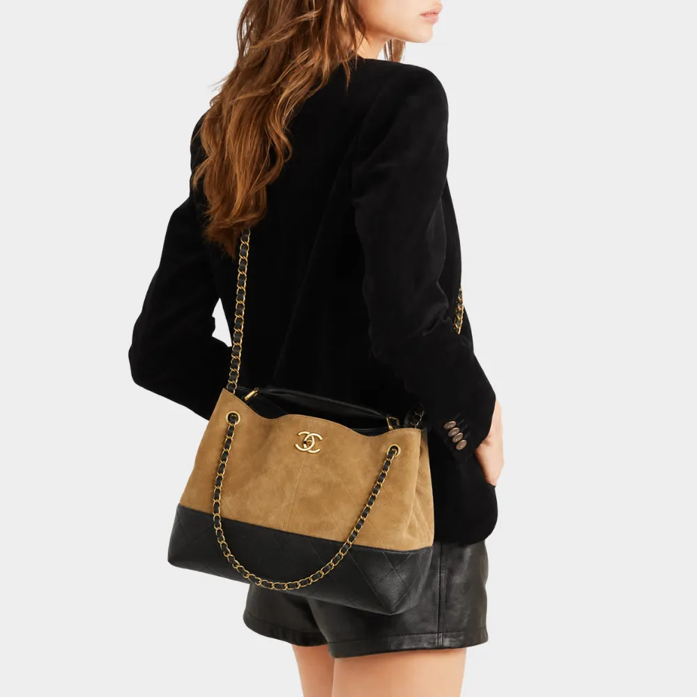 Alternative view of Chanel Shopping Bag Shiny And Gold Tone Metal Beige Black 36Cm AS5657 B20827 U1536