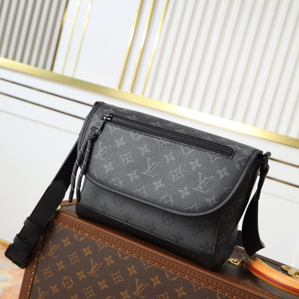 Alternative view of Prestige Edition - Louis Vuitton Pulse Messenger Monogram Black 26Cm M12681