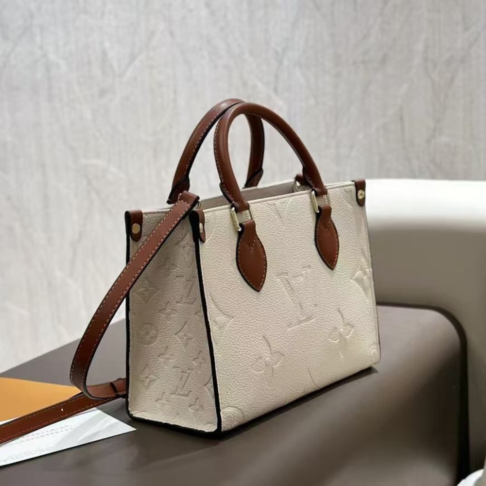 Alternative view of Louis Vuitton Onthego PM White Bag 25Cm